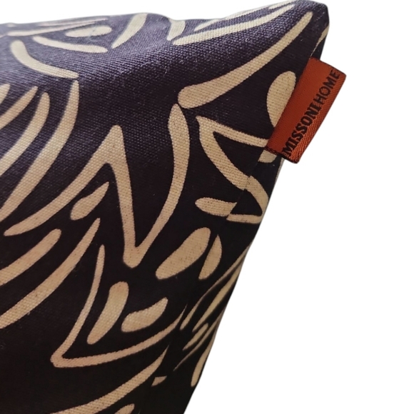 MISSONI HOME | Starfish Print Pillow Cases w/ Down Inserts 15x15 Pair - Picture 4 of 5